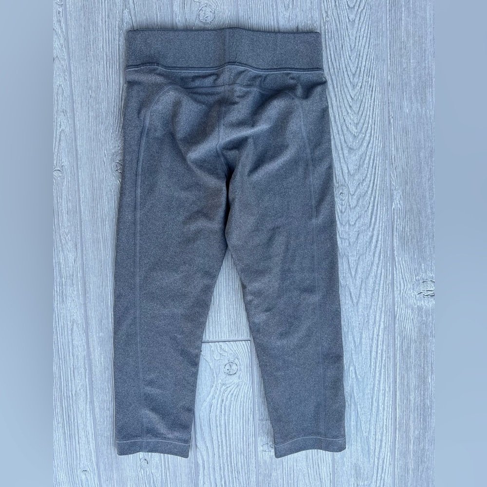 Under Armour Compression HeatGear Gray Capri Leggings Size Small - Picture 2 of 7